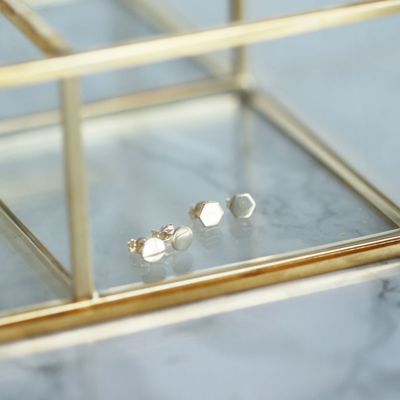 Runde Ohrringe aus 585 Gelbgold, 4 mm