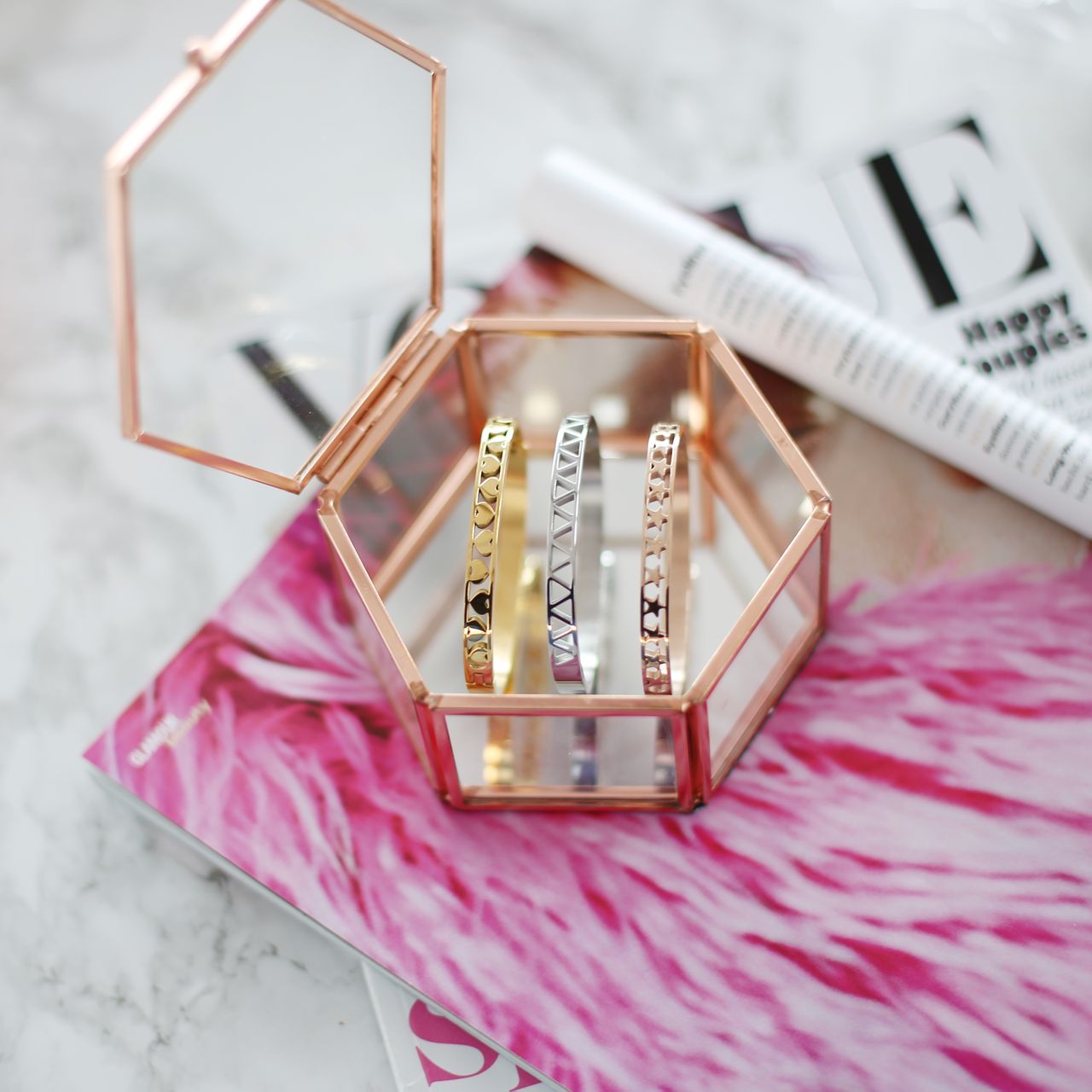 Guess stalen roséplated bangle met kristal voor dames