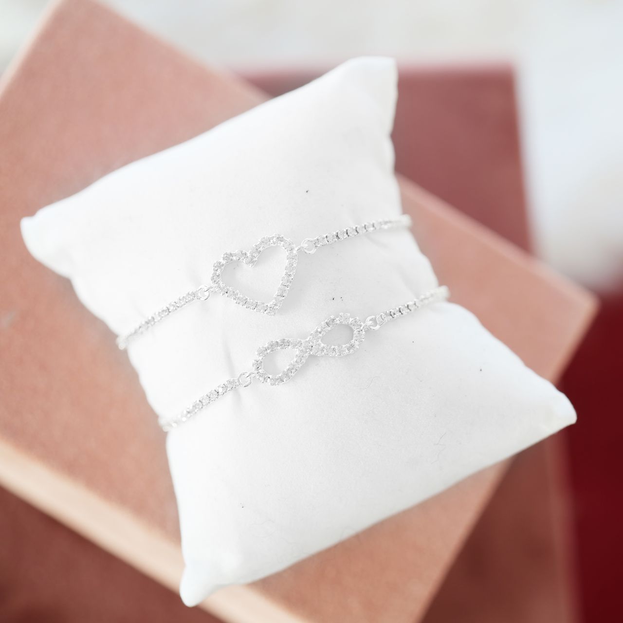 Silverplated armband white crystals Heart