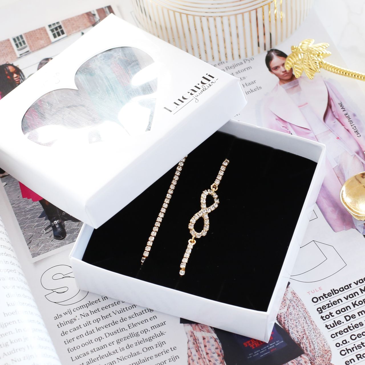 Goldplated armband white crystals Infinity