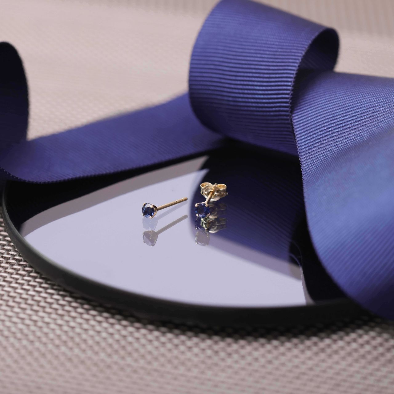 14 Karaat geelgouden oorbellen blauw zirkonia