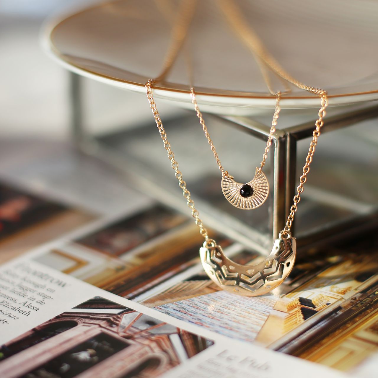 Goudkleurige byoux ketting met hanger