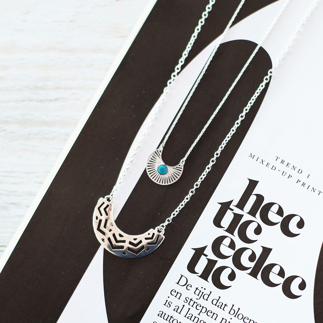 Zilverkleurige ketting met boho hanger