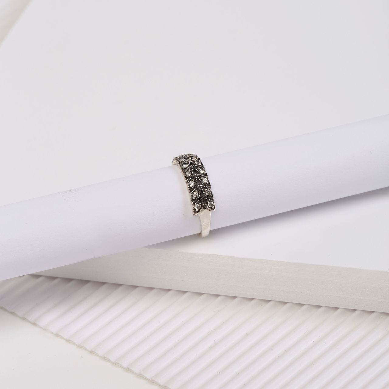 Zilveren ring bewerkt met zirkonia Bali