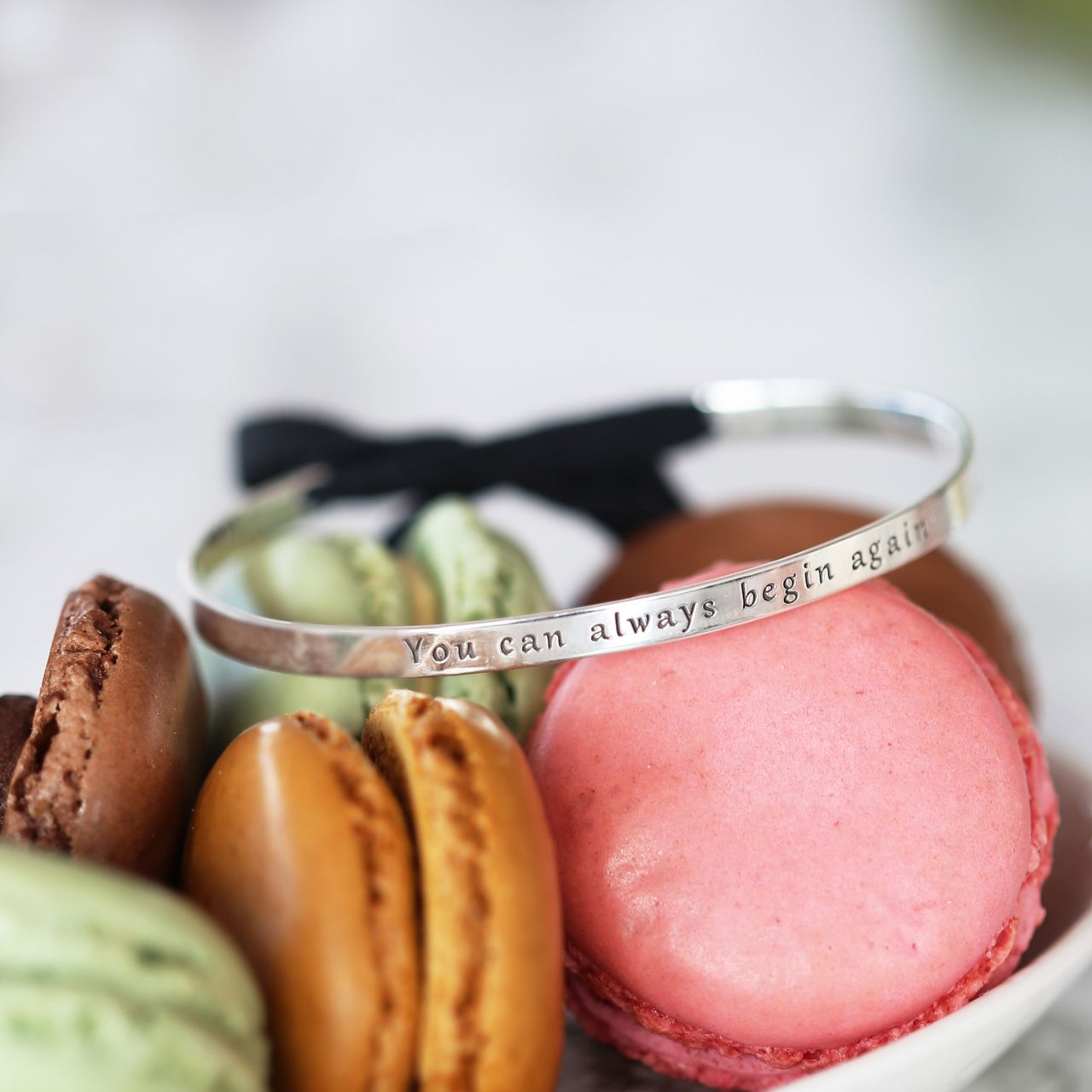 Zilveren armband tekst/zwart koord Bali