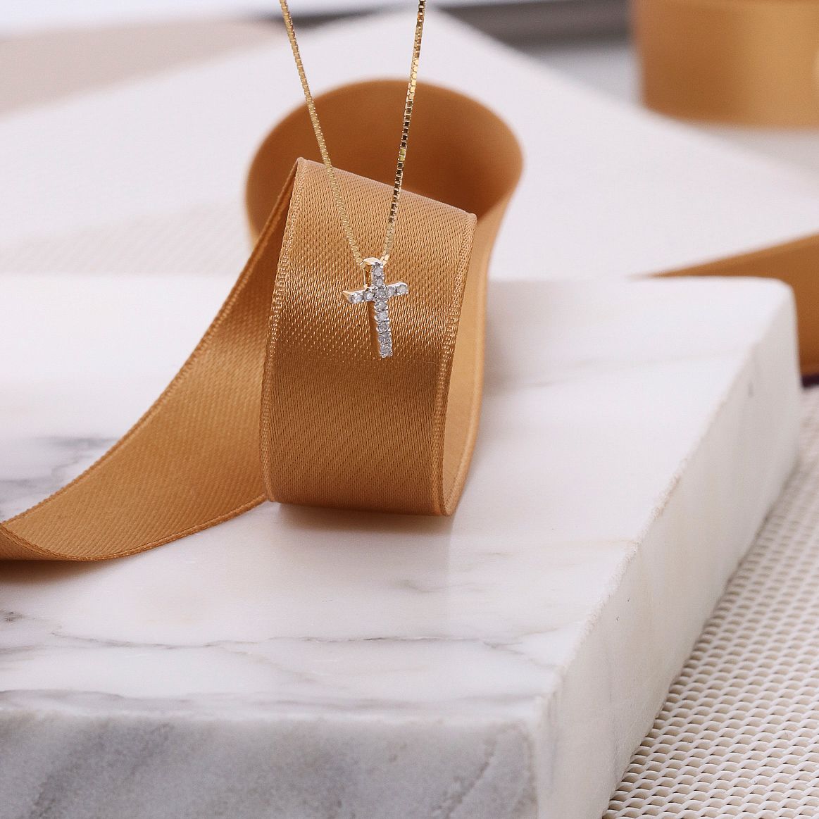 Halskette, 585 Gelbgold, Kreuz mit Diamant 0,06 kt