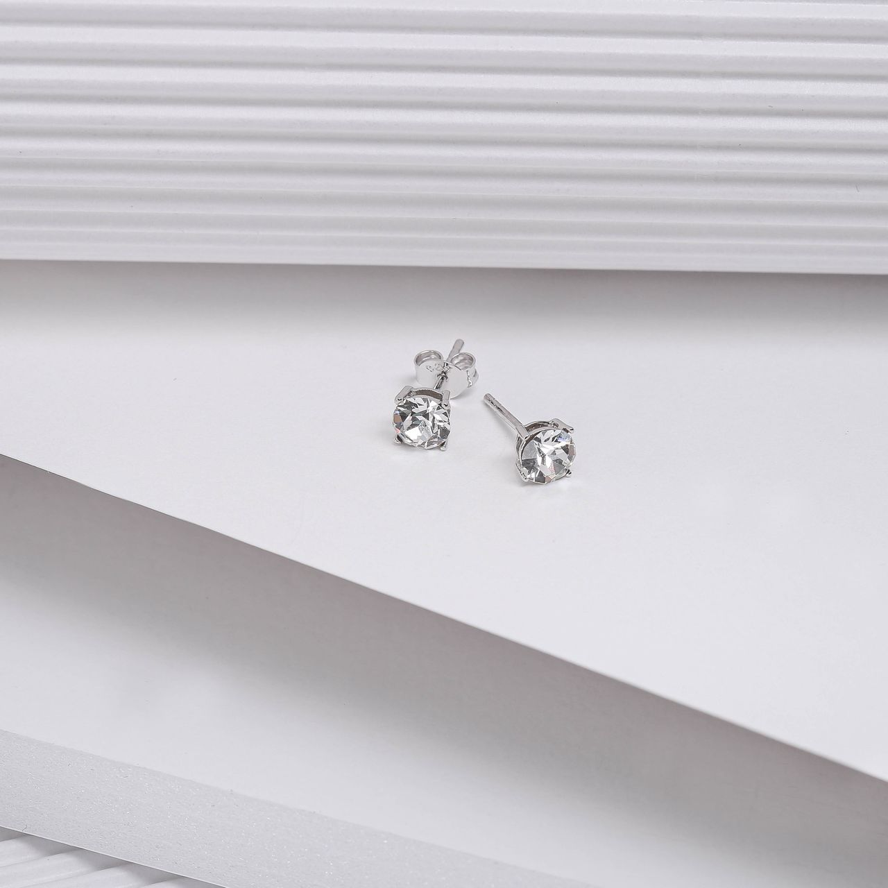 Zilveren oorknoppen met Swarovski kristal voor dames