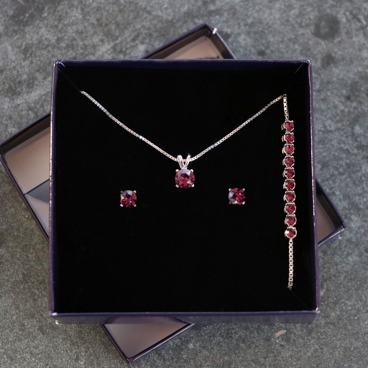 Zilveren set kristal ruby
