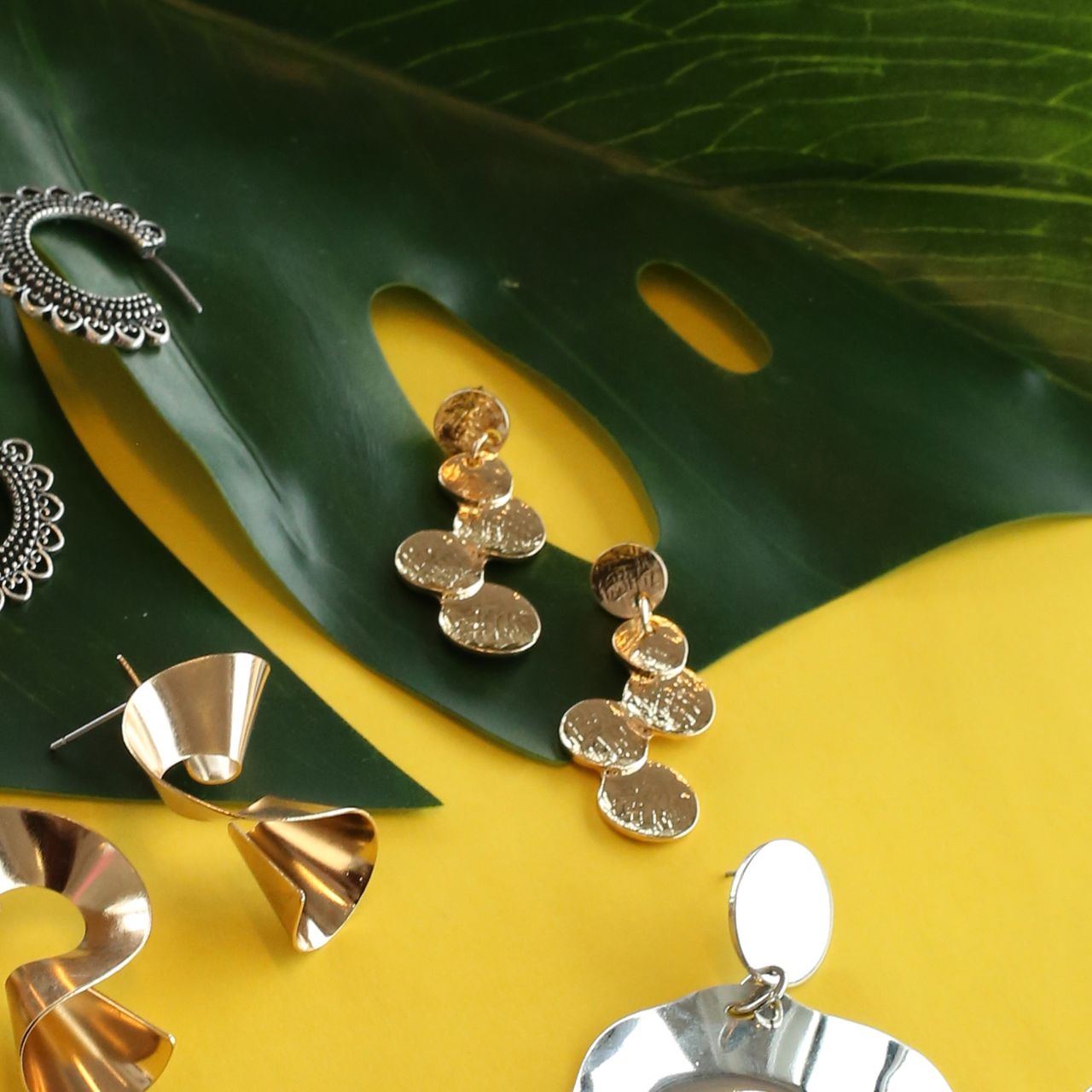 Goudkleurige byoux oorbellen discs