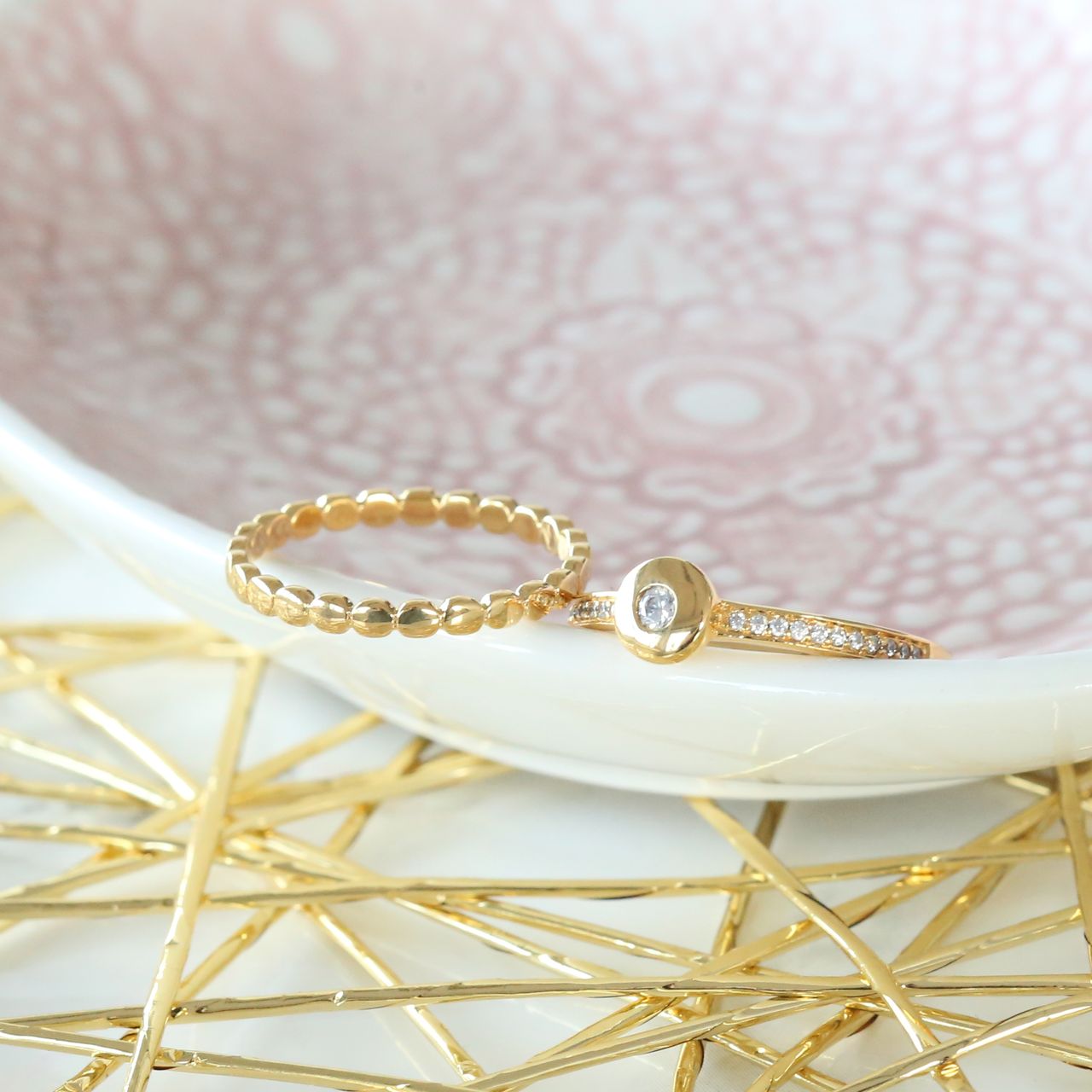 Vergoldeter Ring mit Kügelchen