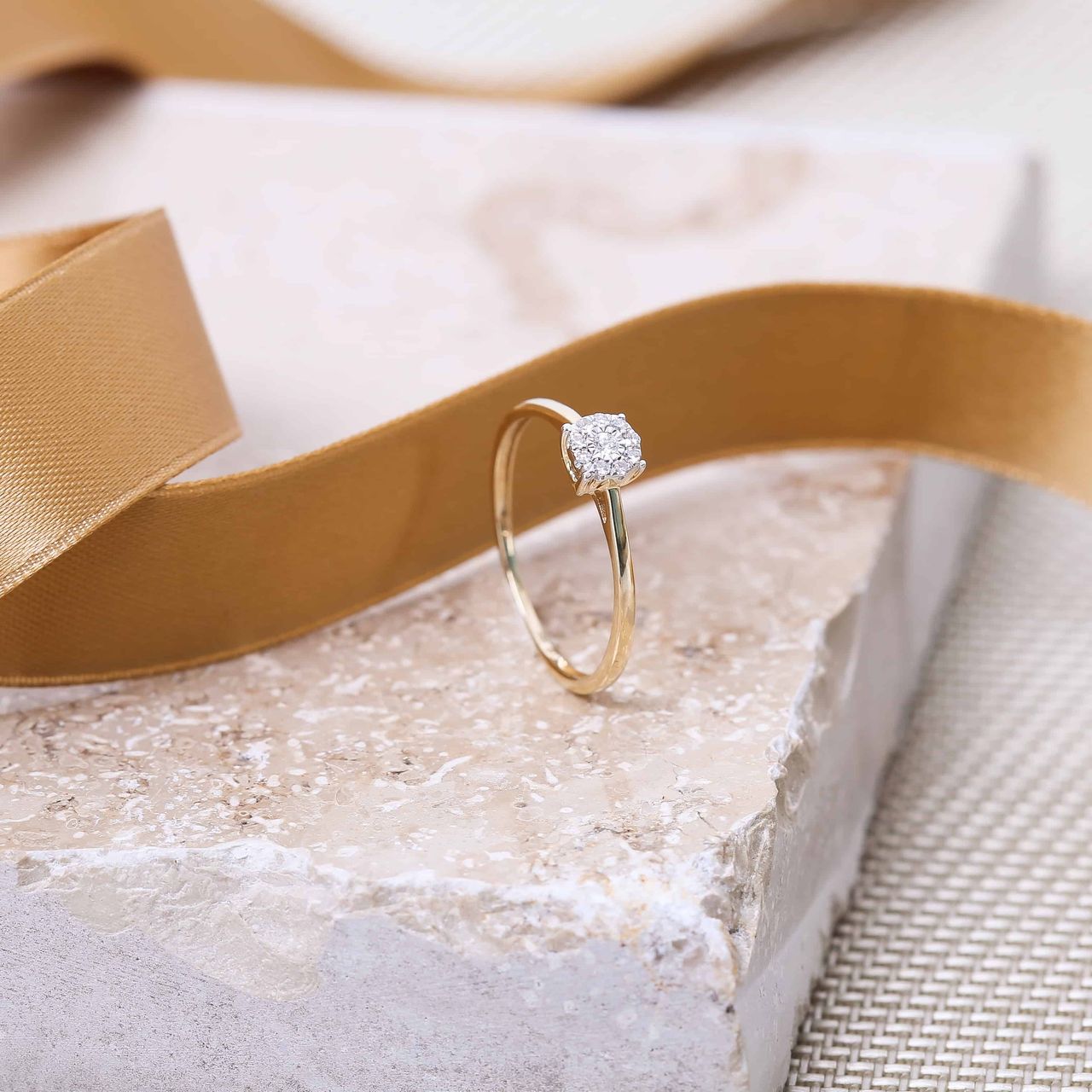 Ring, 585 Gelbgold, mit Diamant 0,08 ct