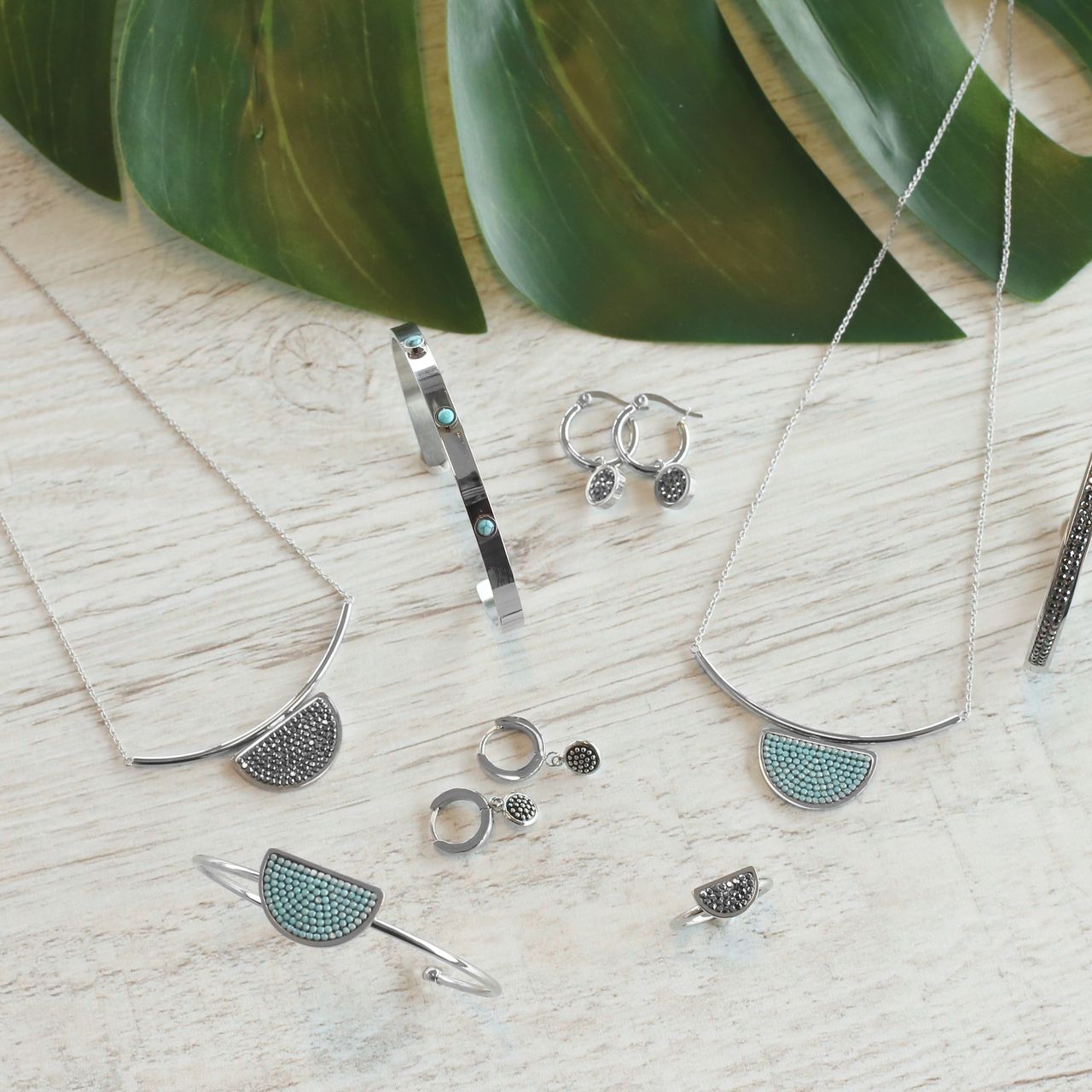 Gerecycleerd stainless steel ketting half rond hematite kristal