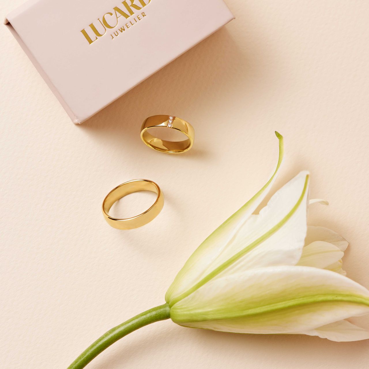 9 Karaat gele trouwring diamant Pioenroos Line H98