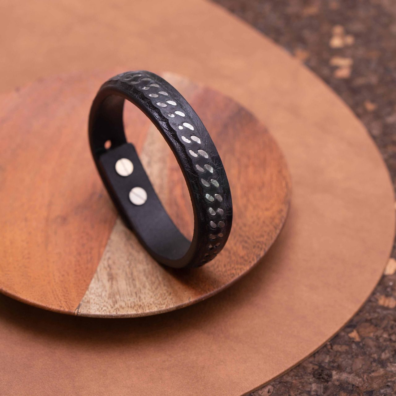 Zwart leren armband met gerecycled stalen armband gourmet
