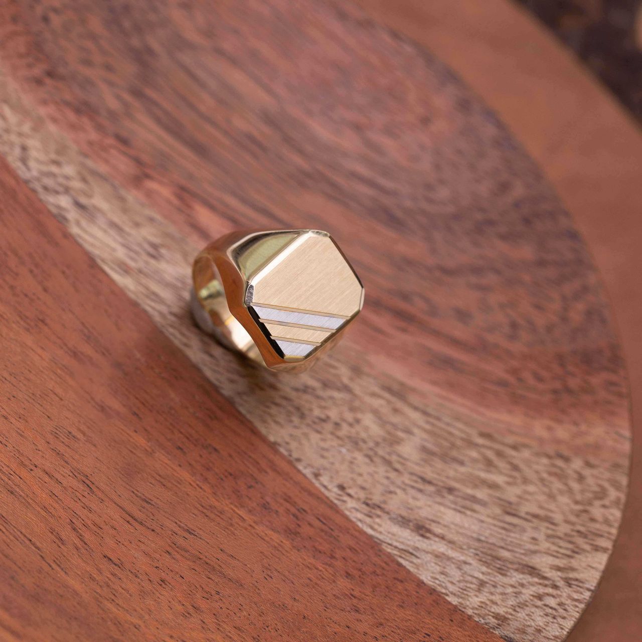 Zweifarbiger Ring aus 585 Gelbgold, sechseckig