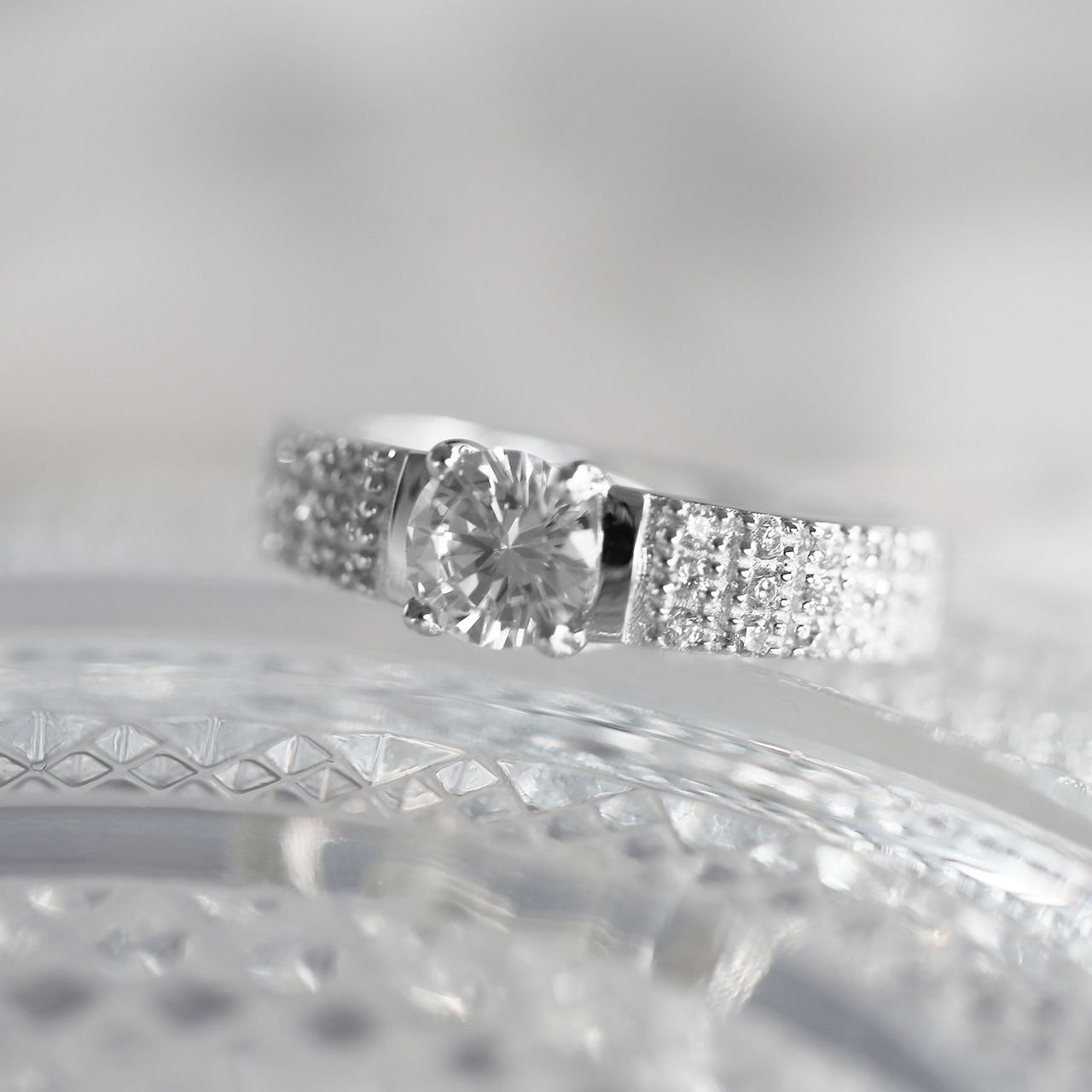 Zilveren ring met zirkonia