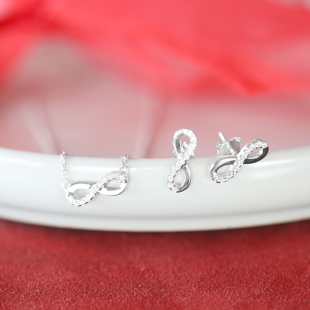 Zilveren ketting met hanger infinity met zirkonia