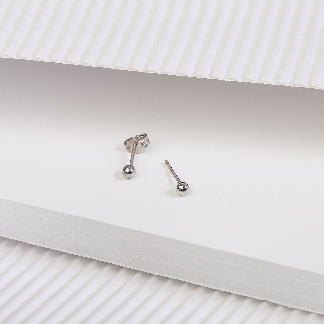 Silberne Ohrringe rhodiniert Kugel 3 mm