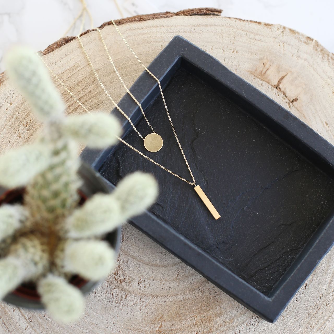 Halskette aus 375 Gold mit Stab-Anhänger, 2 cm
