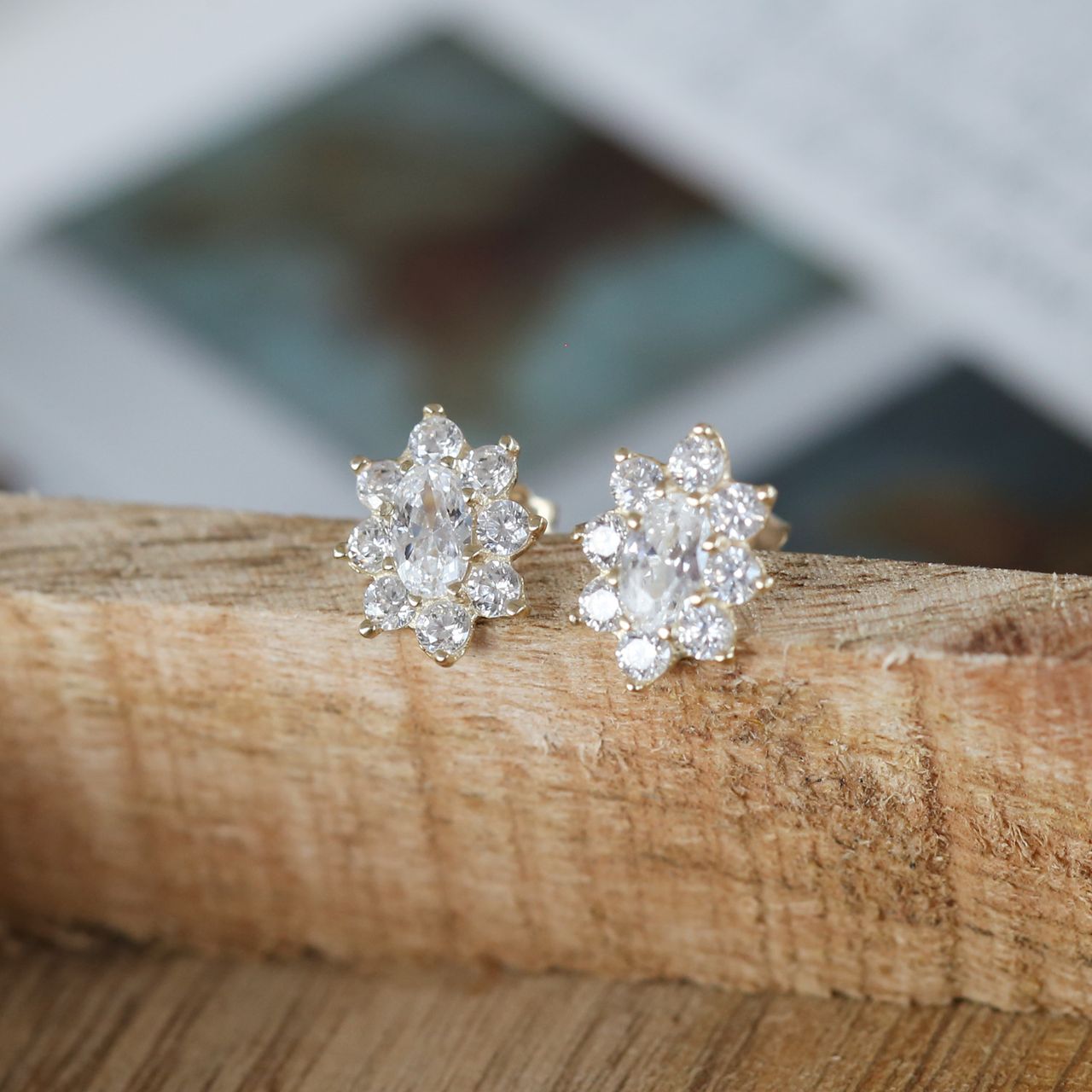 9 Karaat oorbellen entourage wit zirkonia