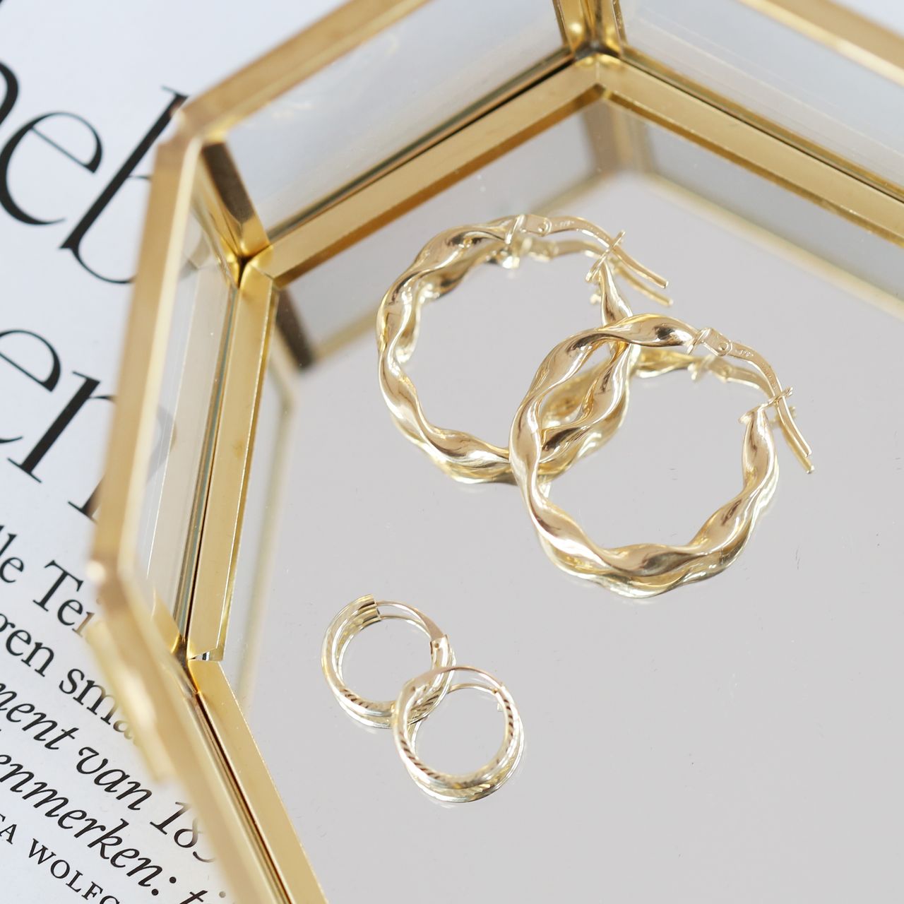 Gedrehte Creolen aus 375 Gold, 17 mm