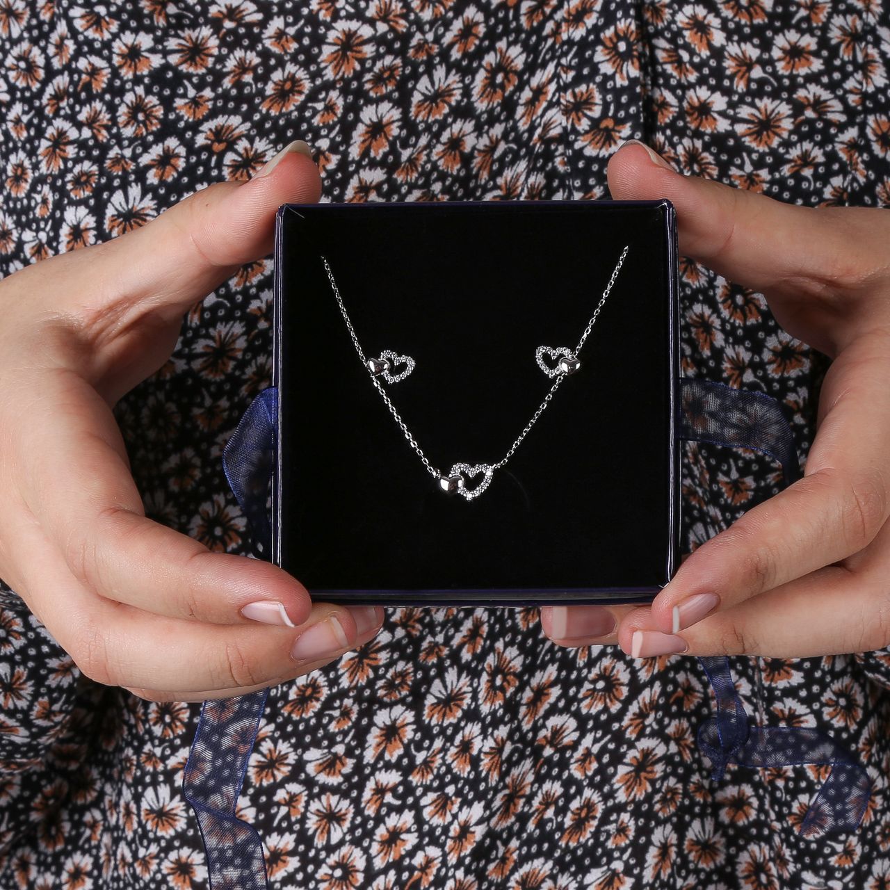 Zilveren set ketting&oorbellen harten met zirkonia