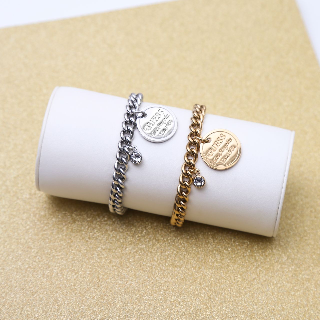 Guess stalen armband met ronde hanger