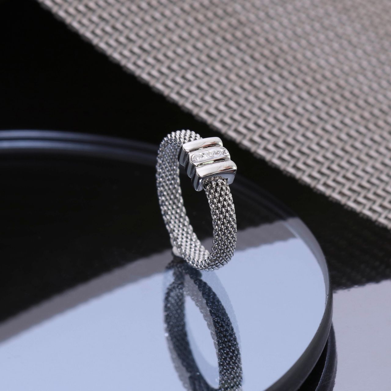 Gerecycled stainless steel ring mesh met kristal