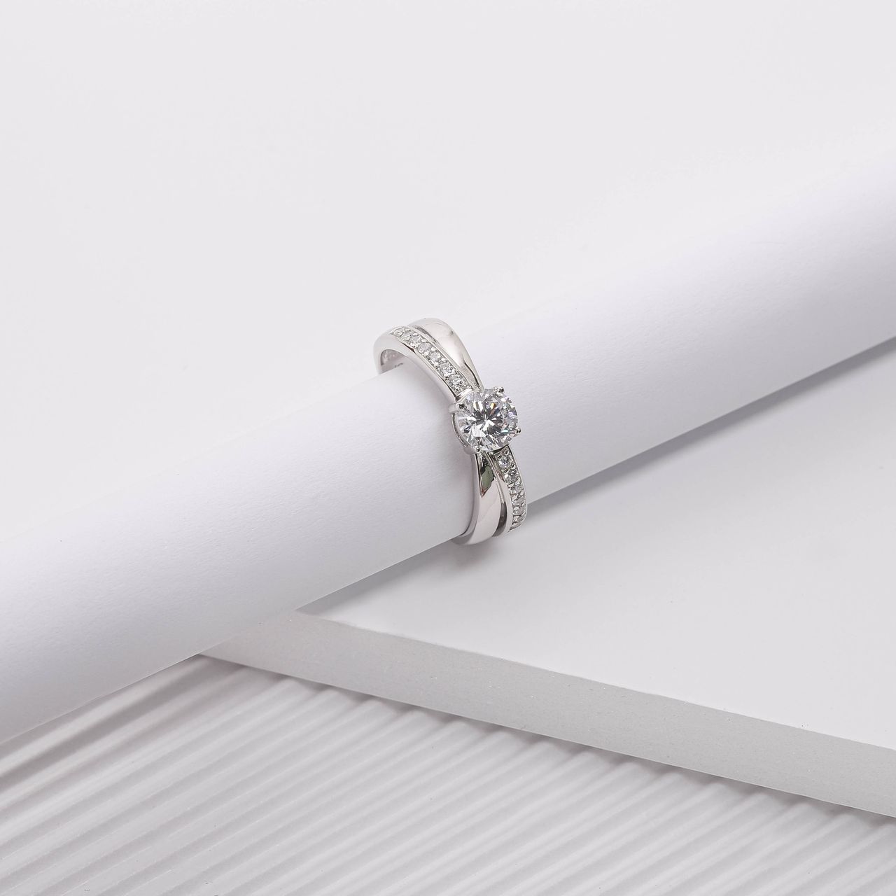 Zilveren ring met zirkonia