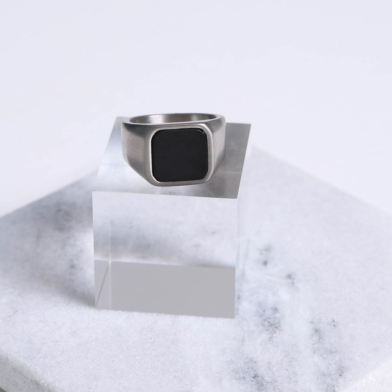 Gerecycleerd stainless steel heren zegelring met black agate