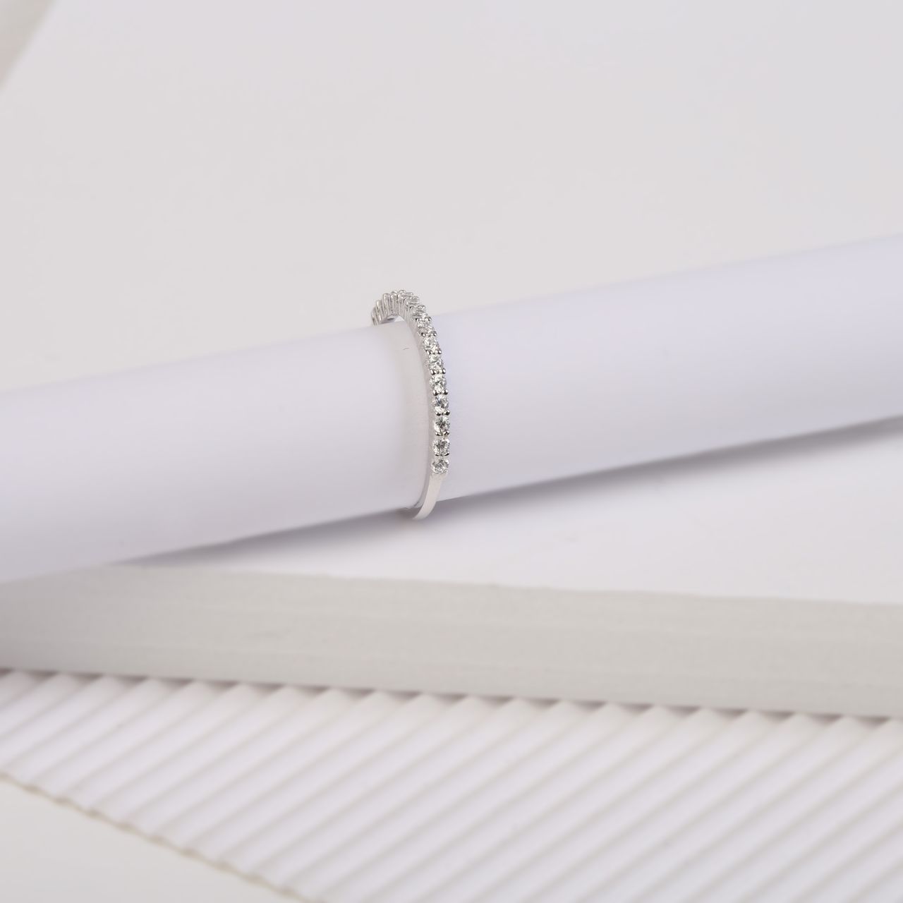 925 Silber-Ring mit einer Reihe Zirkonia-Besatz