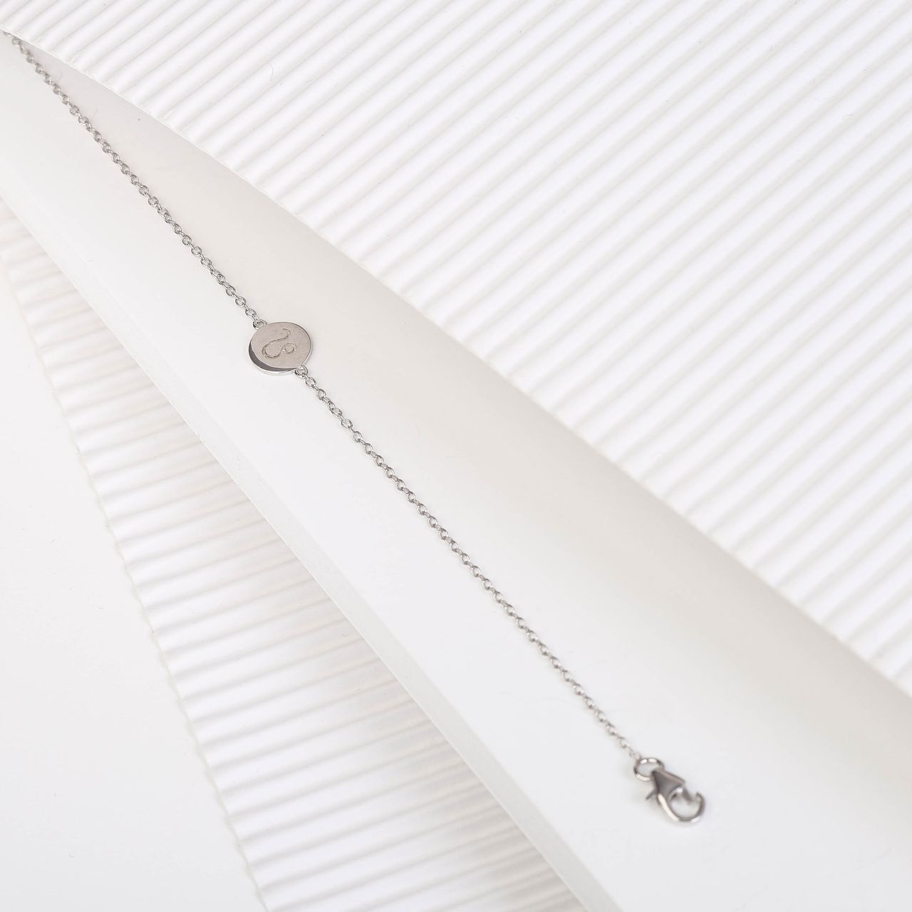 Silberarmband mit Sternzeichen-Anhänger