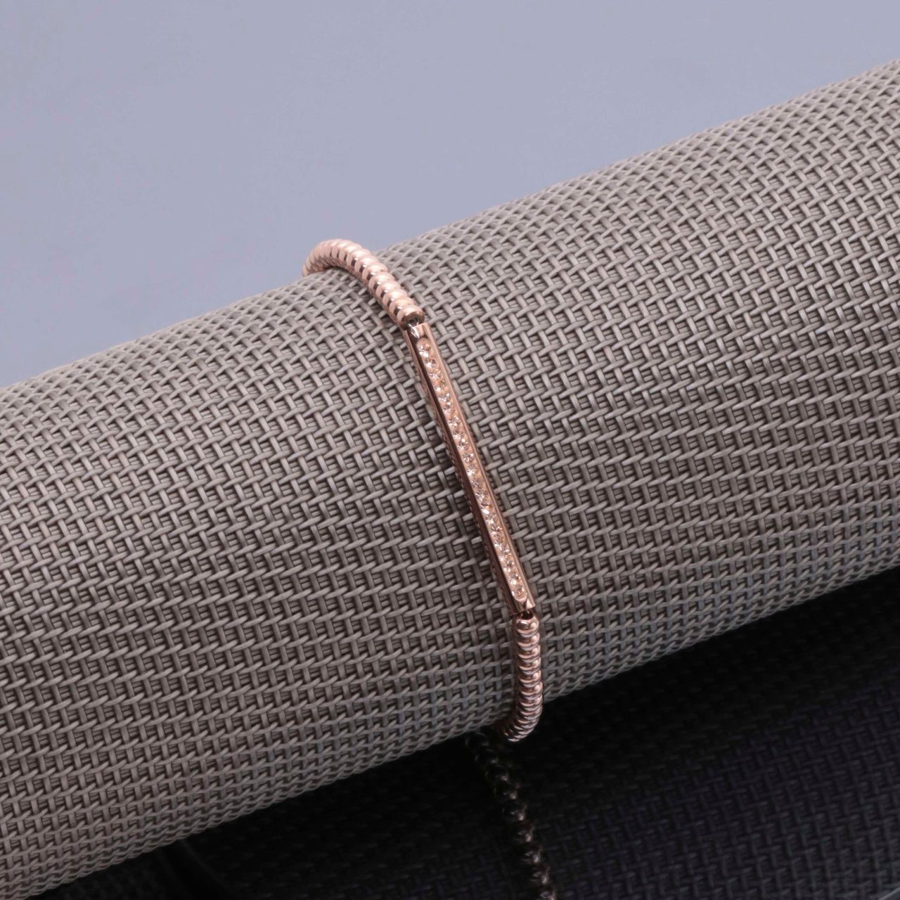 Gerecycleerd stalen armband rose bol/bar peach kristal