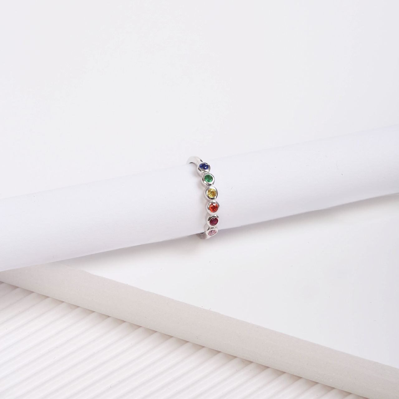 Zilveren ring bar regenboog zirkonia