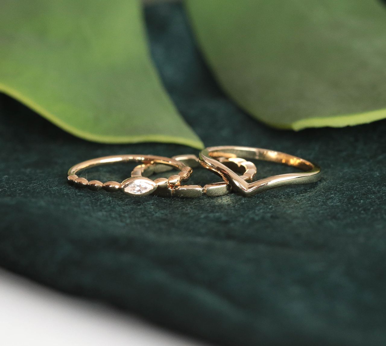 Goldplated ring v-vorm