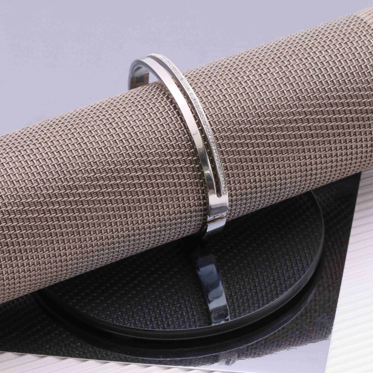 Gerecycled stainless steel armband van zilver met wit kristal