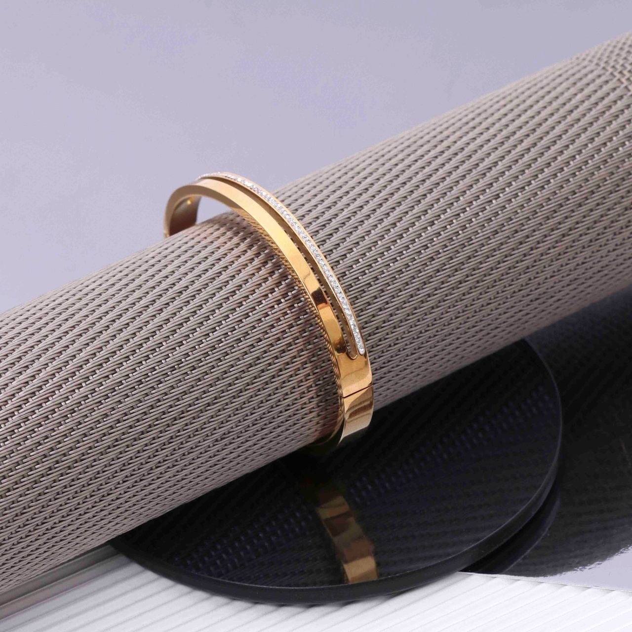 Stalen goldplated bangle met kristal voor dames