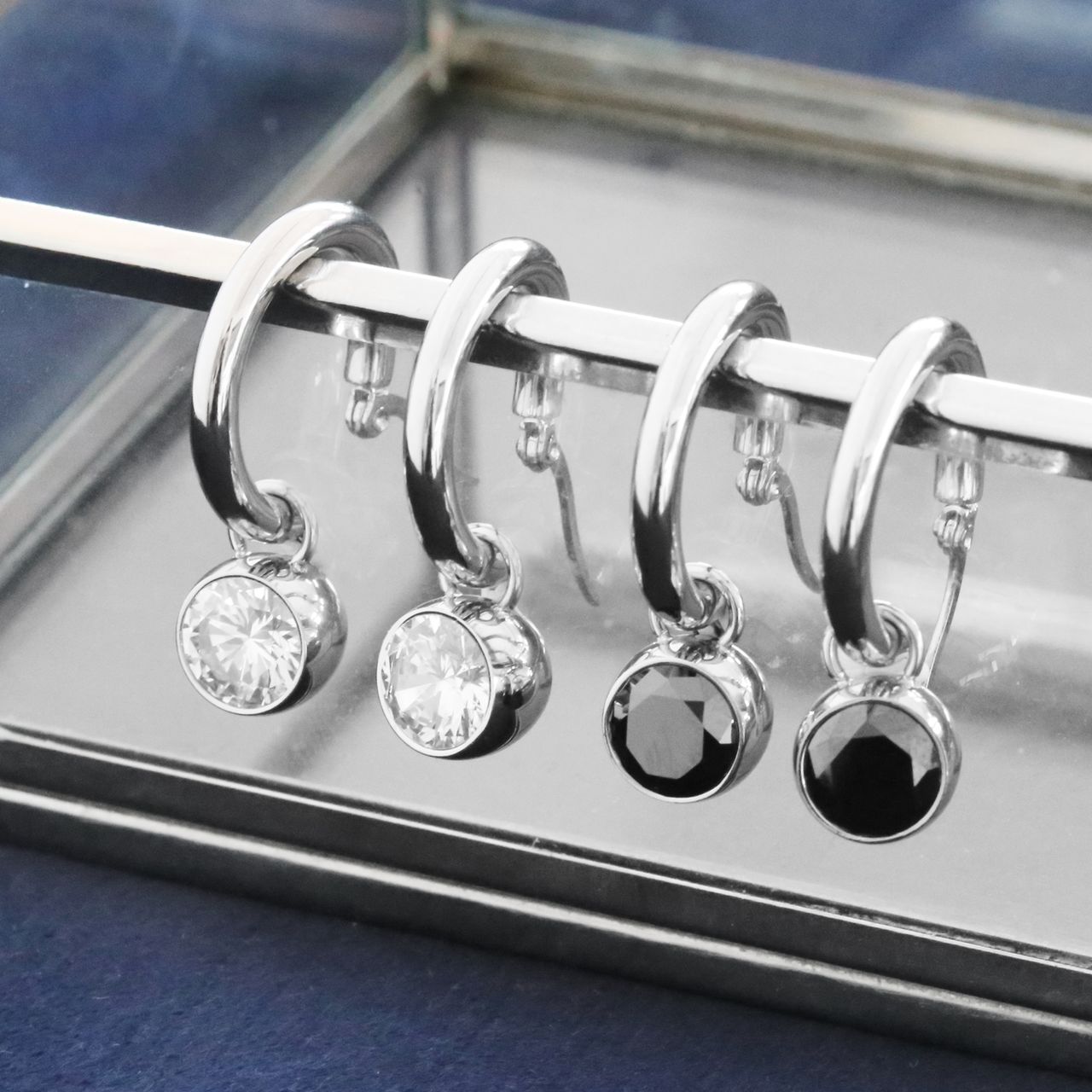 Edelstahlohrringe mit weißem Zirkonia