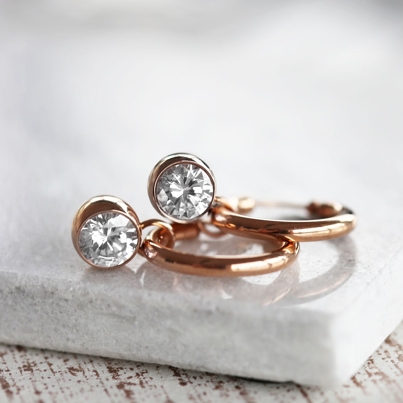 Stainless steel roséplated oorringen met hanger met  zirkonia voor dames