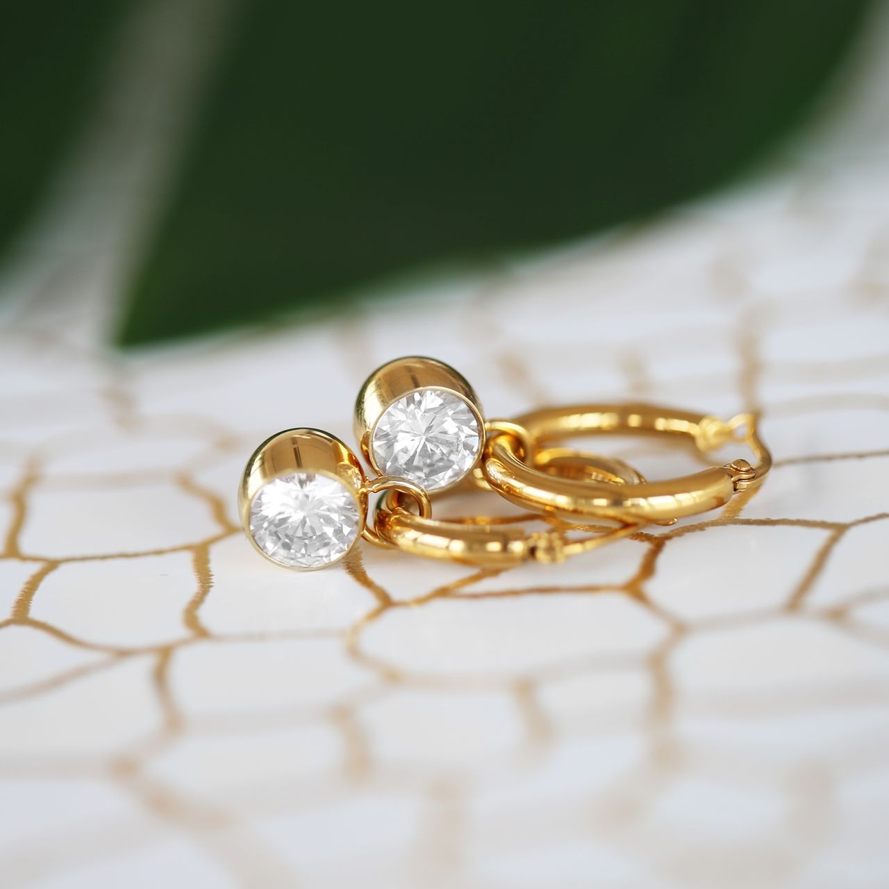 Stainless steel goldplated oorringen met hanger met  zirkonia voor dames