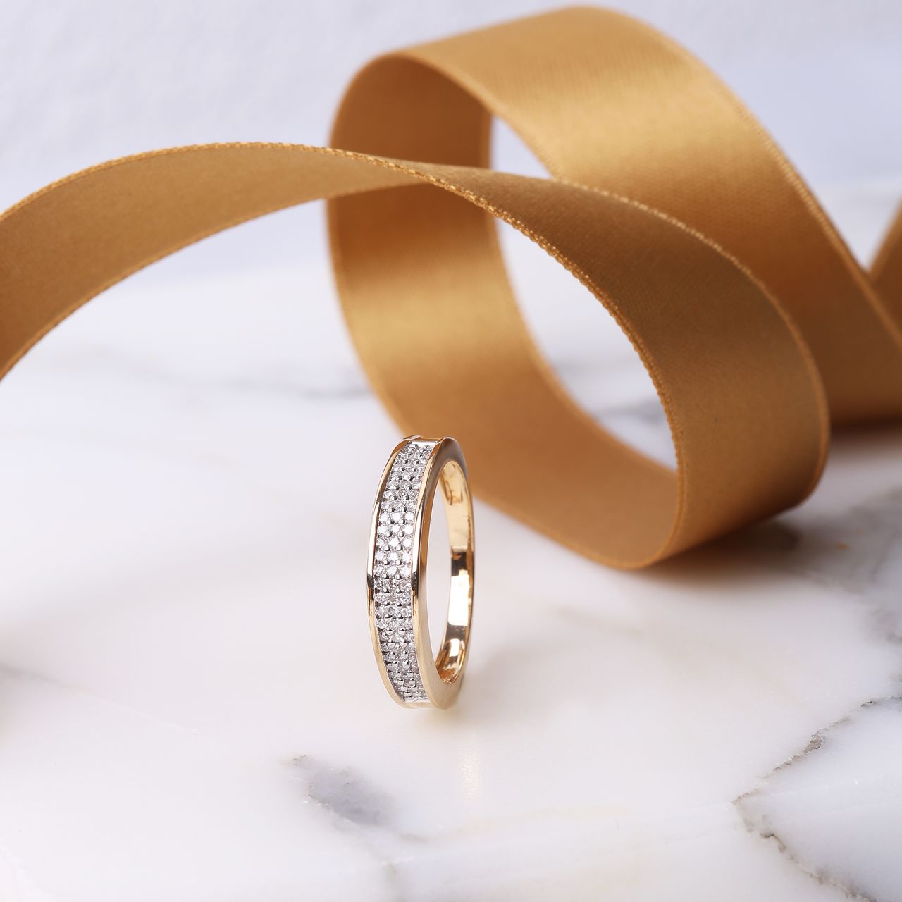 14 Karaat geelgouden ring met 75 diamanten 0,20CT