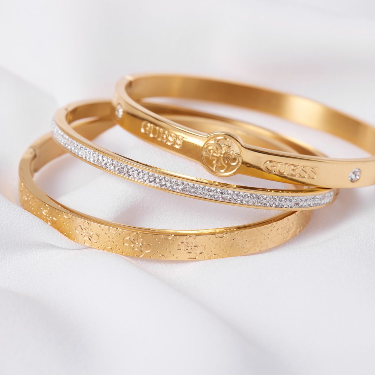 Guess stalen goldplated bangle met kristal voor dames