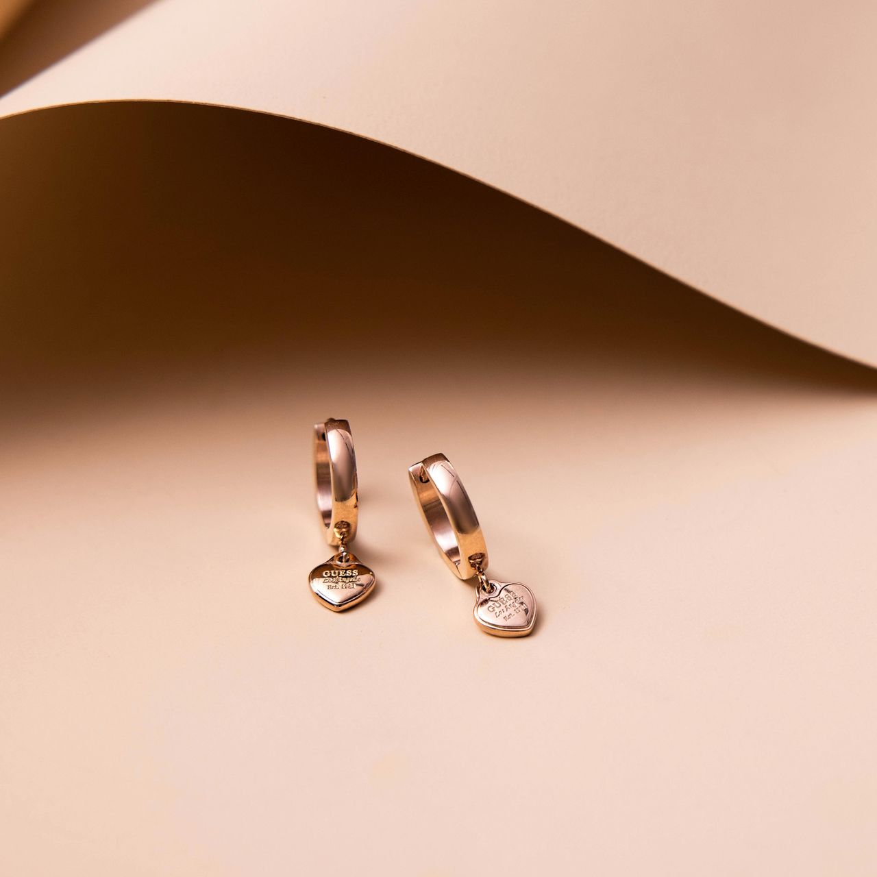 Guess stainless steel roséplated oorringen met hanger hart voor dames