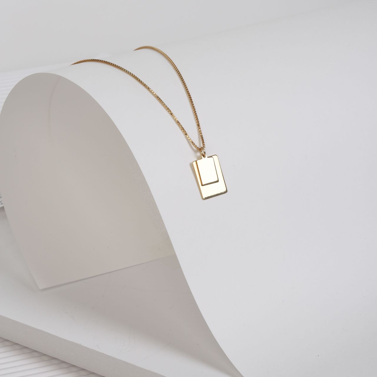 Zilveren goldplated naamketting met hanger Romeinse krans voor dames