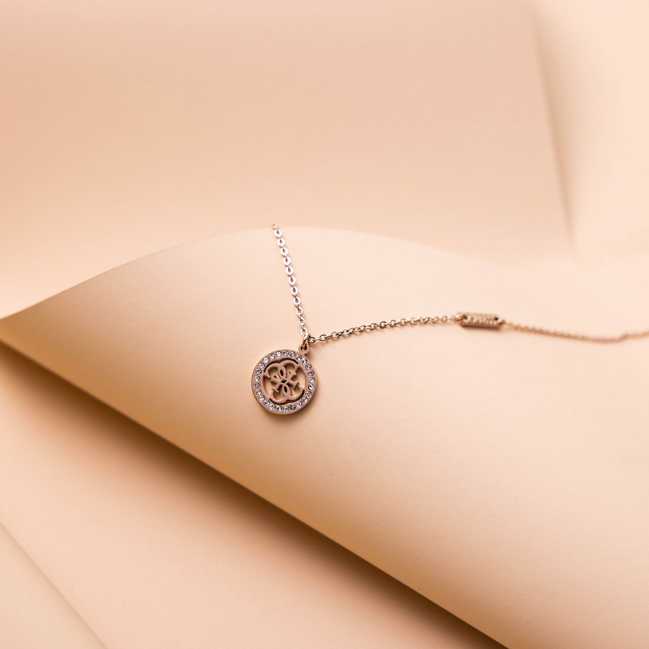 Guess stainless steel roseplated ketting hanger 4g logo voor dames