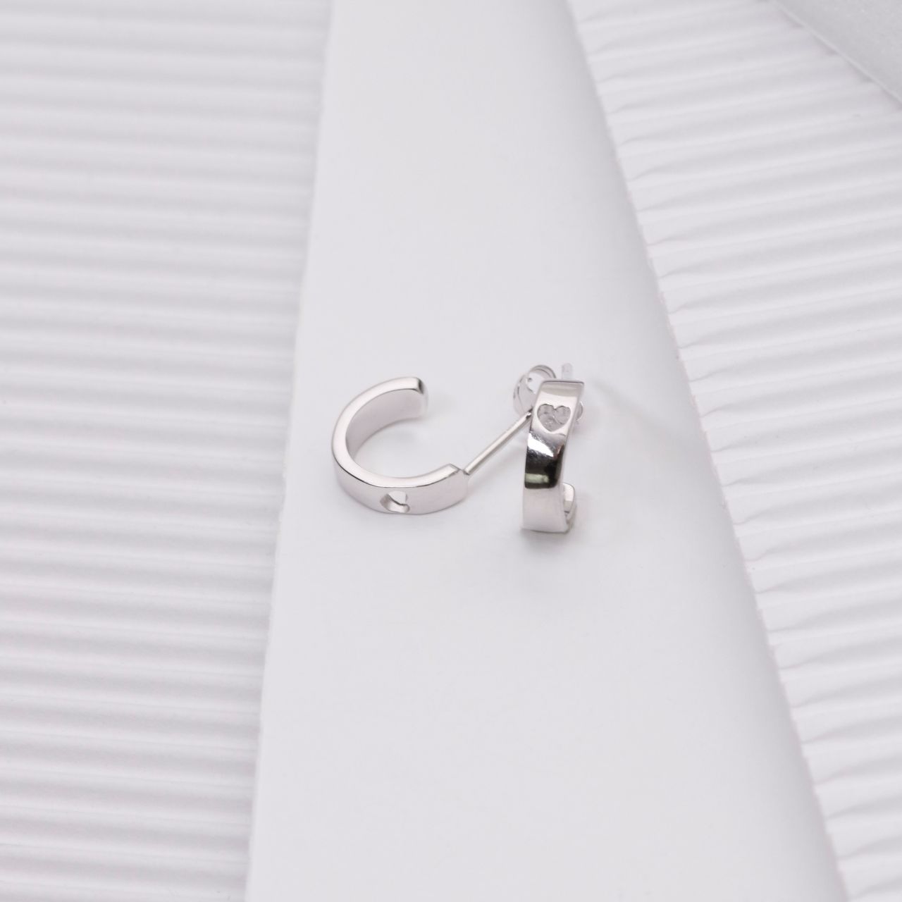 Halbe Ohrringe, 925 Silber, mit offenem Herzen