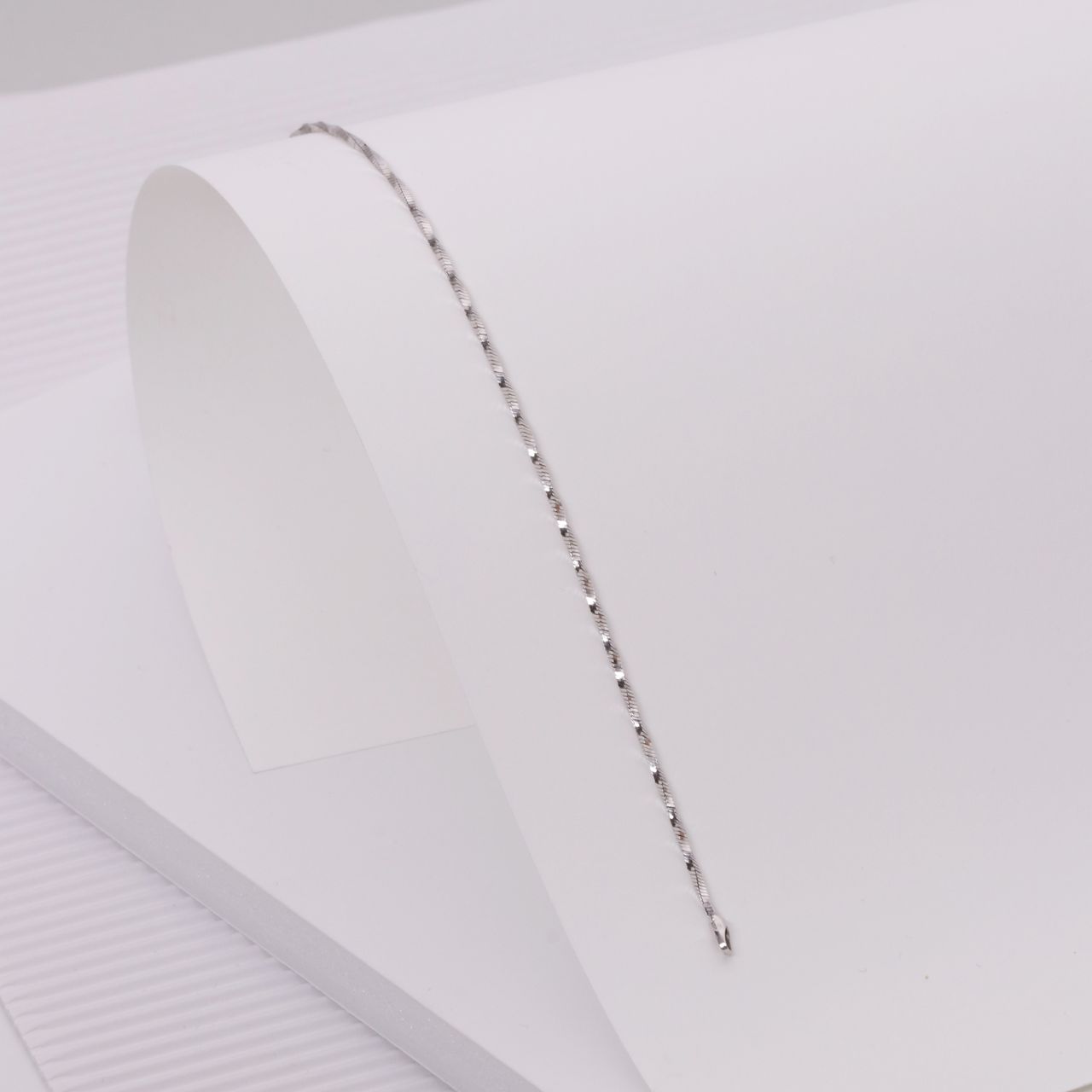 Gerecycleerd zilveren armband gedraaid