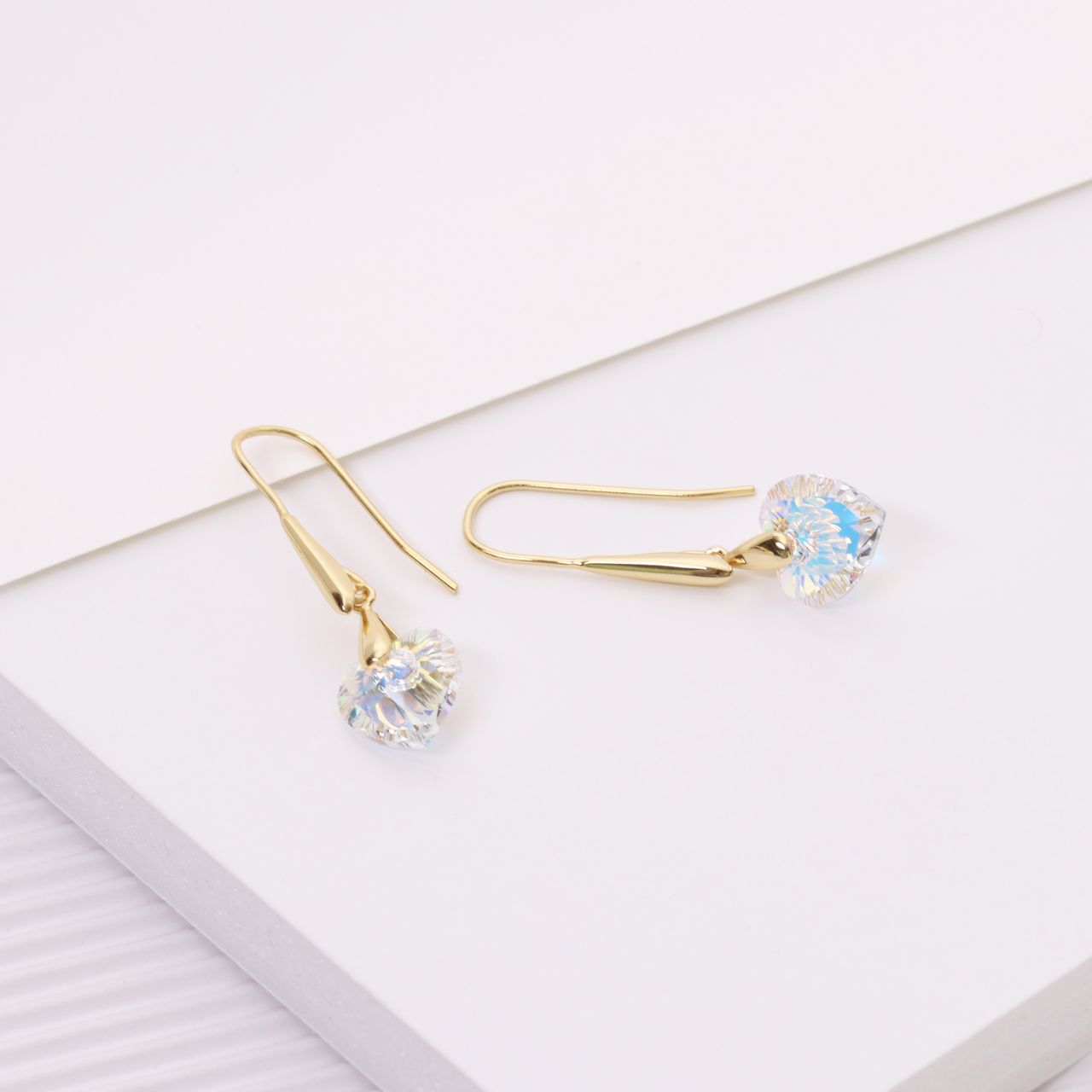 Zilveren goldplated oorringhangers hart met kristal voor dames