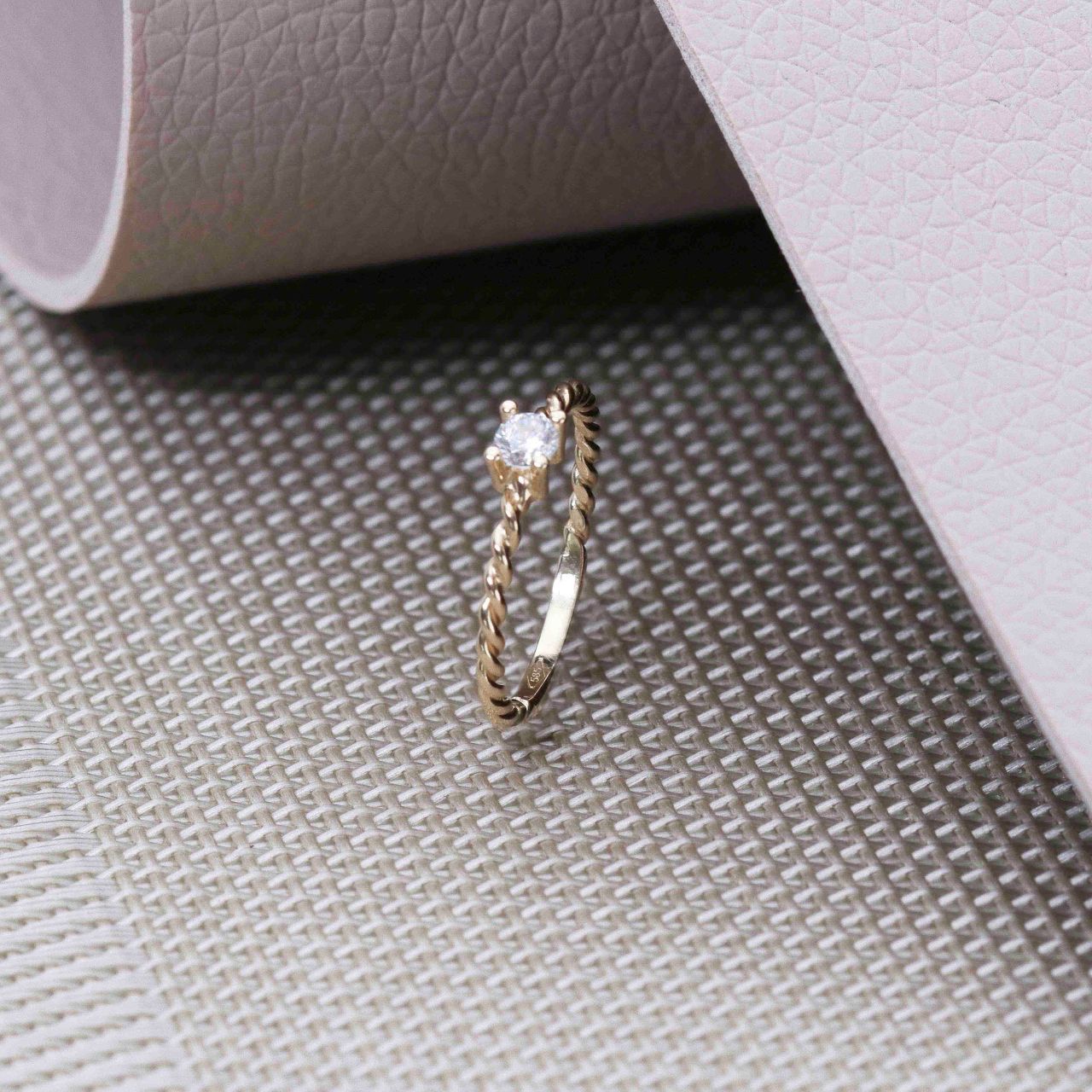 Ring, 585 Gelbgold, Drehoptik, mit Zirkonia