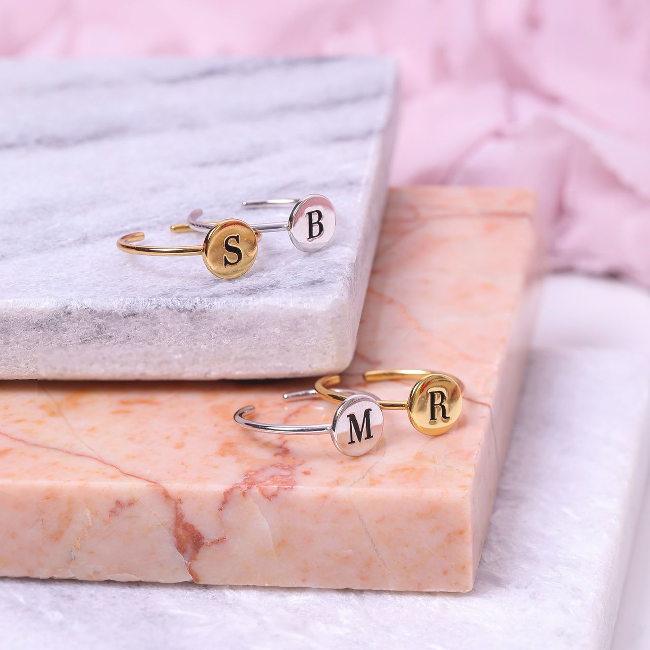 Silberfarbener Bijoux-Ring, Herz mit Initialen